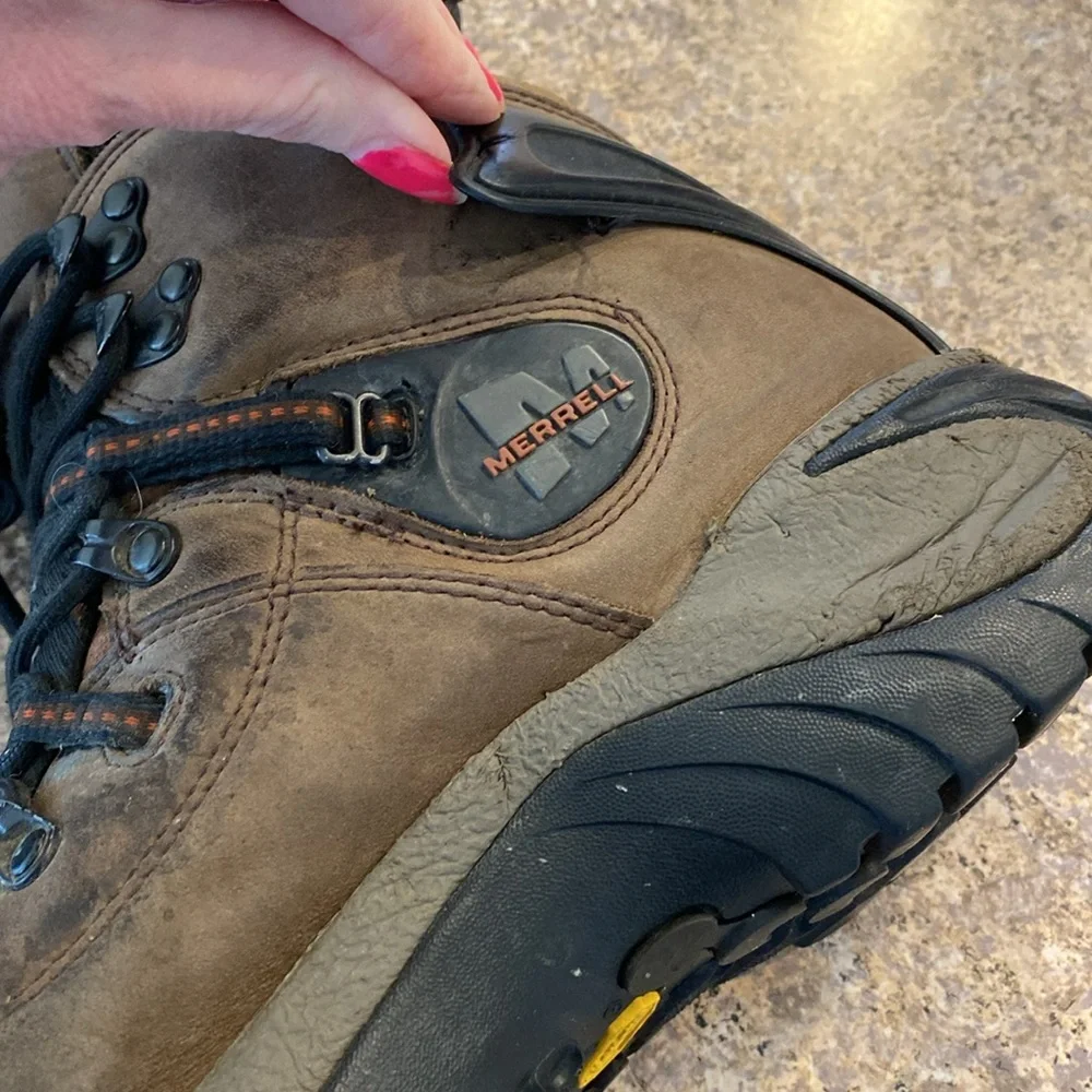 Merrell Hiking Boots Very Worn With A Lot of FLAWS Leather (Unsure of Size)AS-IS